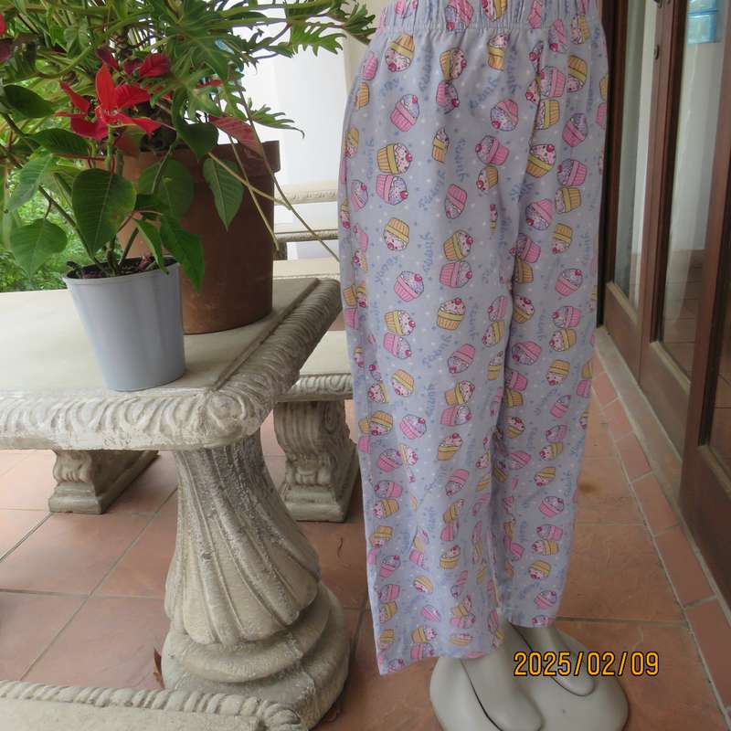 FASHION EXPRESS light blue 100% cotton pajama pants with cupcake patterns. Size 44.Elasticated waist