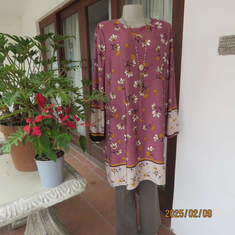 Stunning REAL WOMAN extra long dusty pink-gold-white floral top.Stretch polyeater. Size 44.