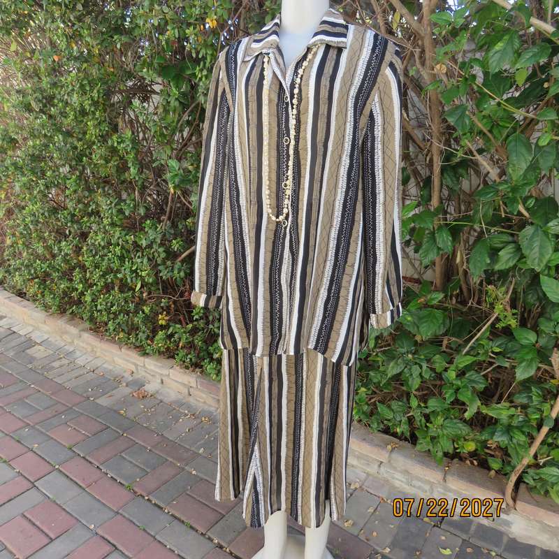 LARGELY FEMININE 2 pc polyester A-line skirt and long sleeve top outfit. Vertical striped. Size 42