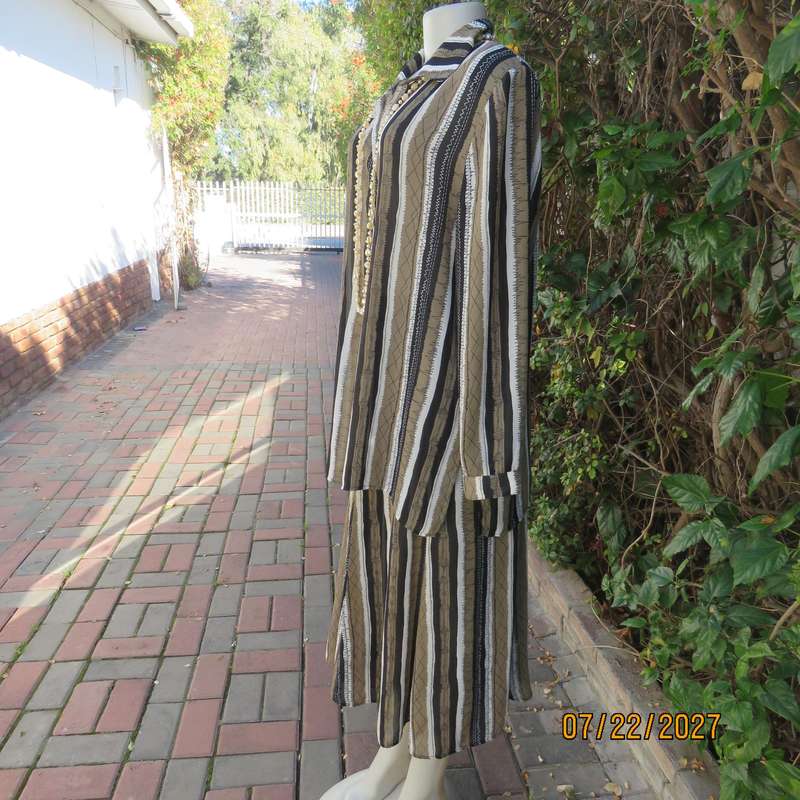 LARGELY FEMININE 2 pc polyester A-line skirt and long sleeve top outfit. Vertical striped. Size 42