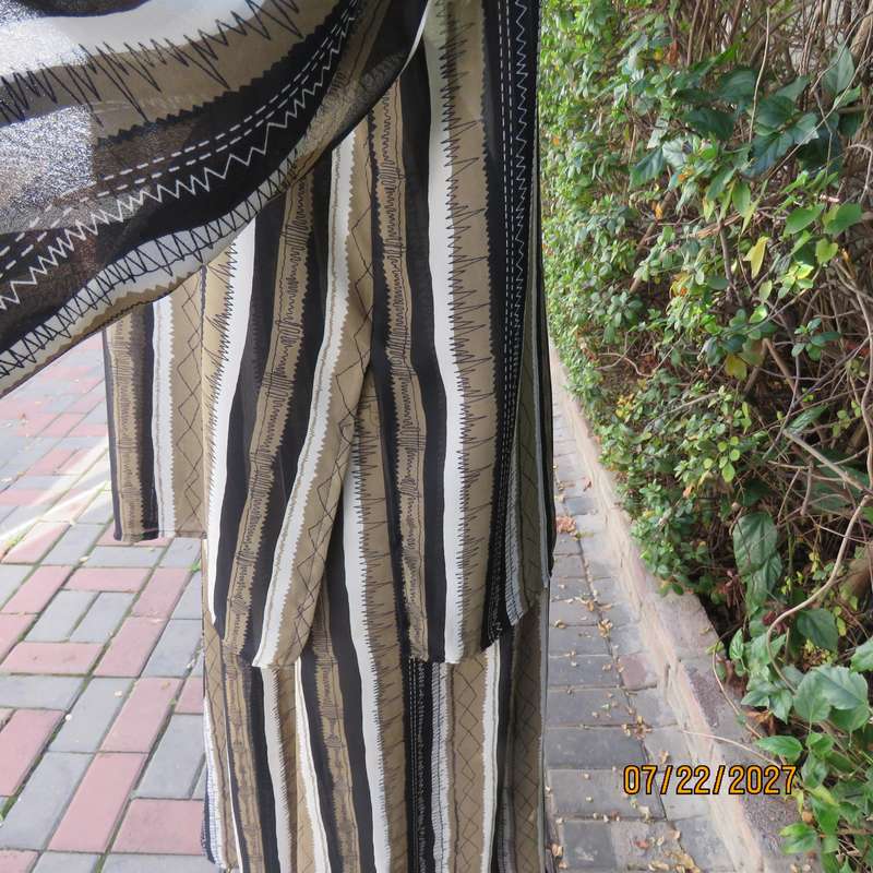 LARGELY FEMININE 2 pc polyester A-line skirt and long sleeve top outfit. Vertical striped. Size 42