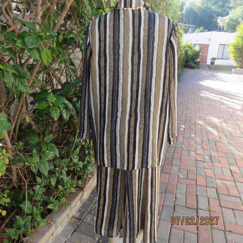 LARGELY FEMININE 2 pc polyester A-line skirt and long sleeve top outfit. Vertical striped. Size 42