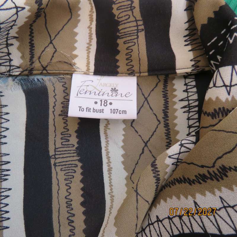 LARGELY FEMININE 2 pc polyester A-line skirt and long sleeve top outfit. Vertical striped. Size 42