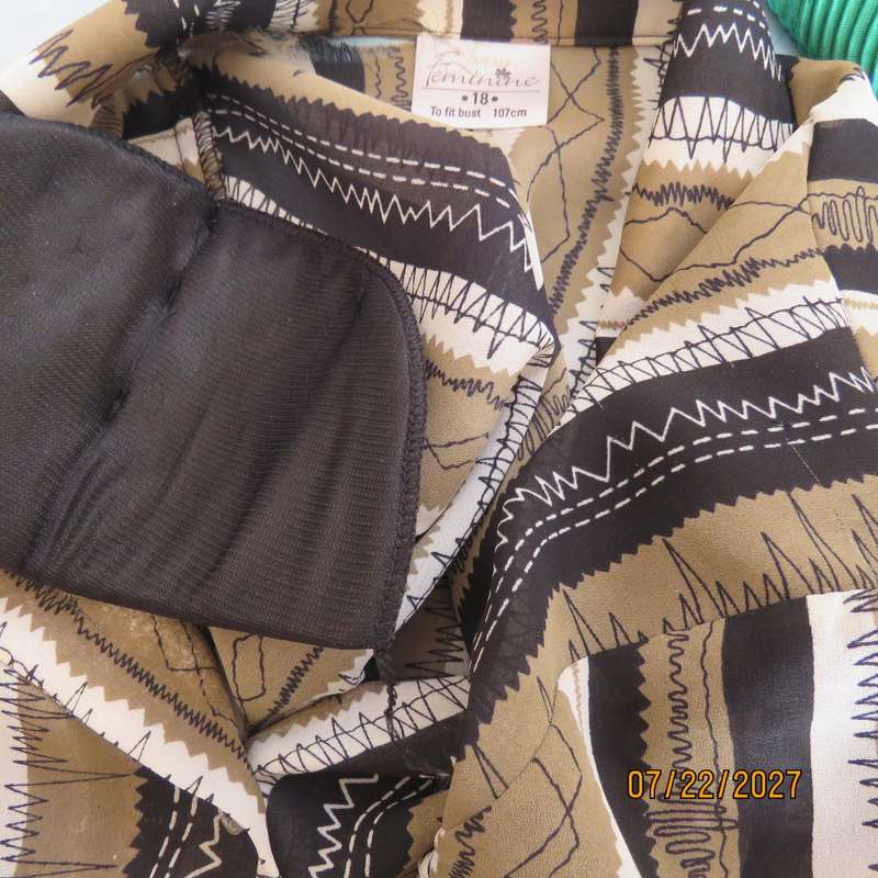 LARGELY FEMININE 2 pc polyester A-line skirt and long sleeve top outfit. Vertical striped. Size 42
