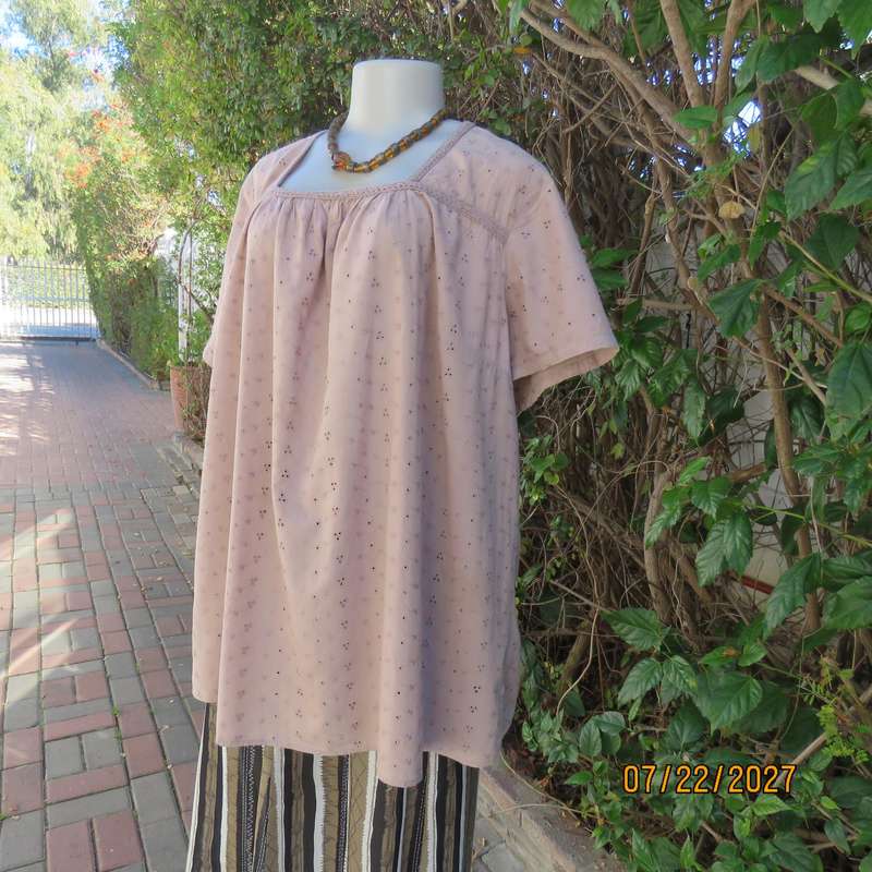 DONNA CLAIRE coffee colour slip over eyelet embroidered cotton top size 46.