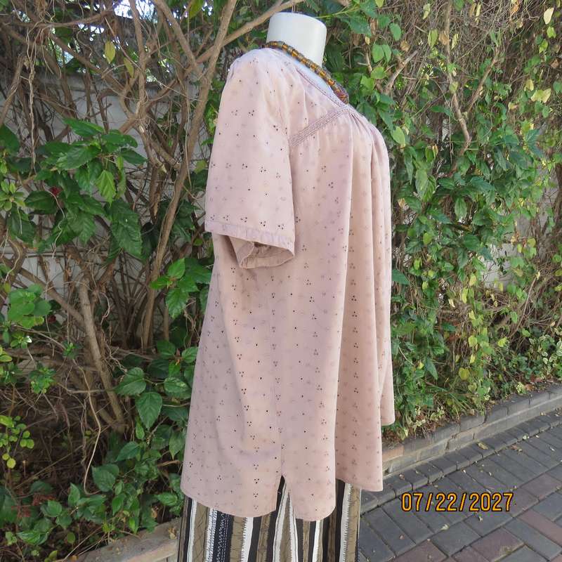 DONNA CLAIRE coffee colour slip over eyelet embroidered cotton top size 46.