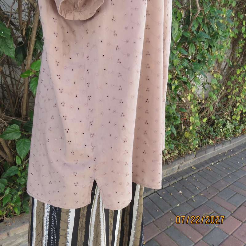 DONNA CLAIRE coffee colour slip over eyelet embroidered cotton top size 46.