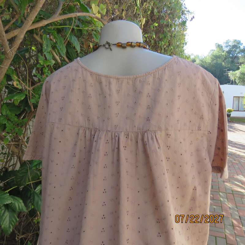 DONNA CLAIRE coffee colour slip over eyelet embroidered cotton top size 46.