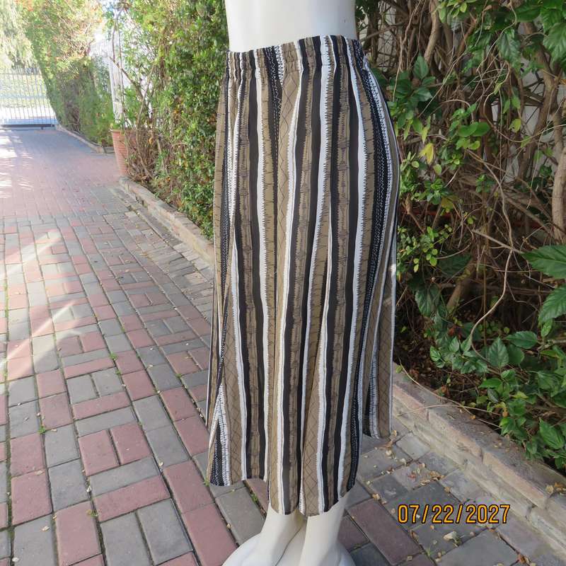 LARGELY FEMININE 2 pc polyester A-line skirt and long sleeve top outfit. Vertical striped. Size 42