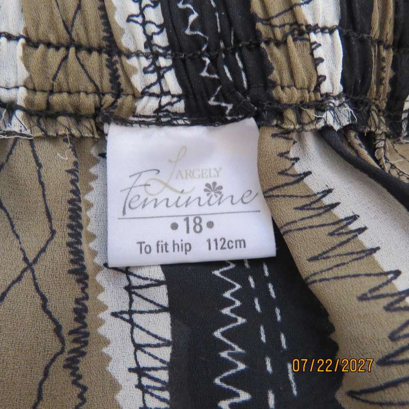 LARGELY FEMININE 2 pc polyester A-line skirt and long sleeve top outfit. Vertical striped. Size 42