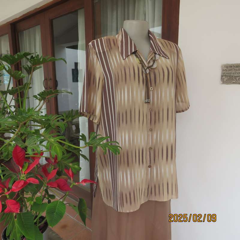 Smart WOOLWORTHS striped short sleeve top in shades of cream-brown. Size 40. New condition