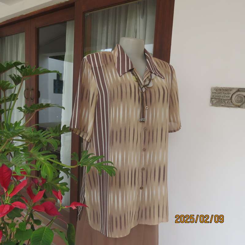 Smart WOOLWORTHS striped short sleeve top in shades of cream-brown. Size 40. New condition