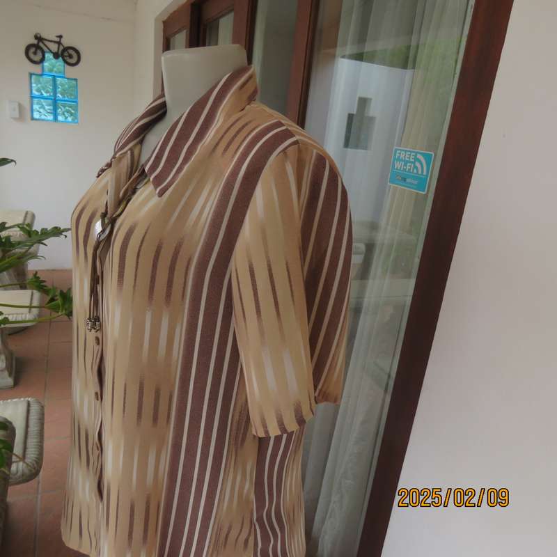 Smart WOOLWORTHS striped short sleeve top in shades of cream-brown. Size 40. New condition