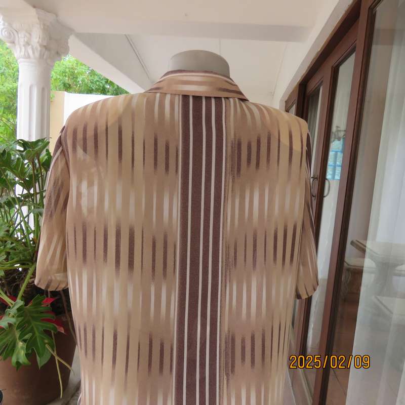 Smart WOOLWORTHS striped short sleeve top in shades of cream-brown. Size 40. New condition