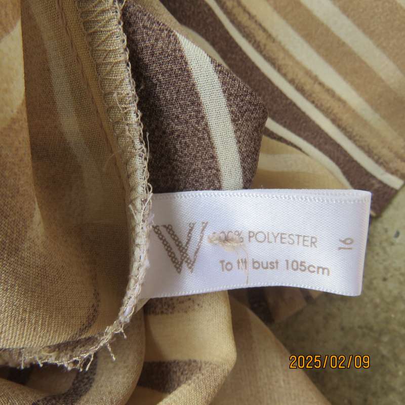 Smart WOOLWORTHS striped short sleeve top in shades of cream-brown. Size 40. New condition