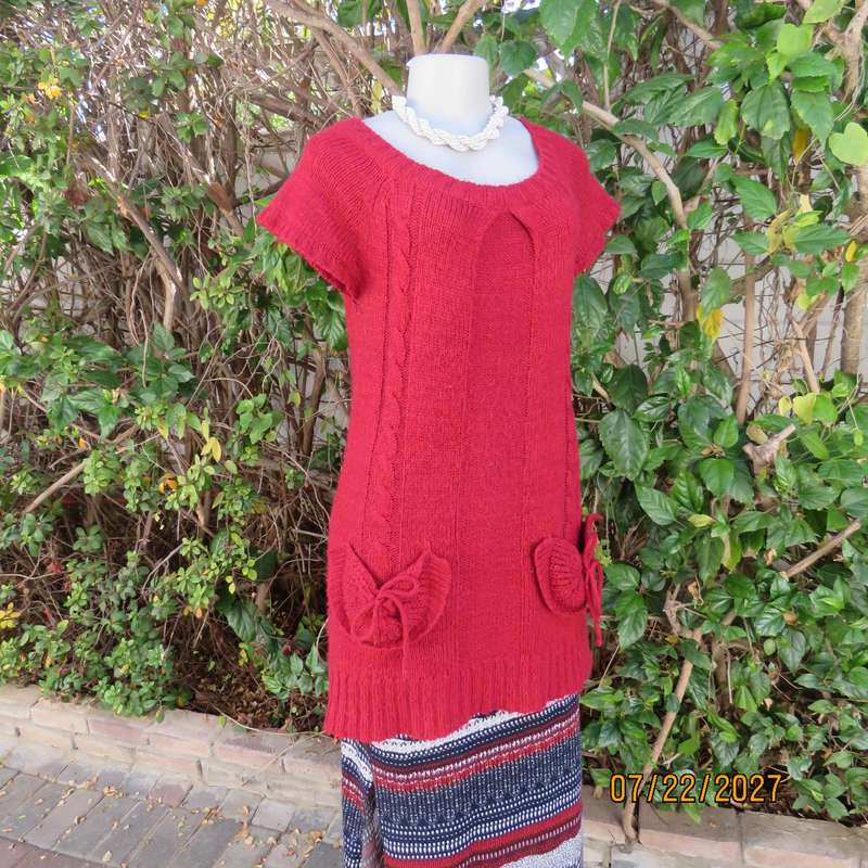 BSLQ red wool-acrylic knit long scooped neck top size 36. Unique pockets.
