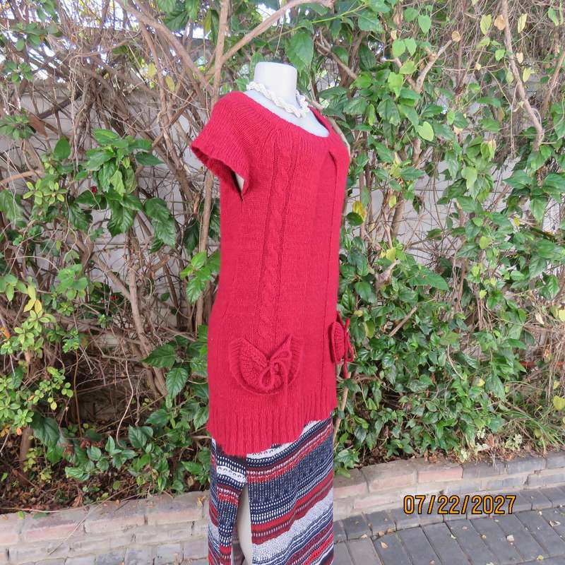 BSLQ red wool-acrylic knit long scooped neck top size 36. Unique pockets.