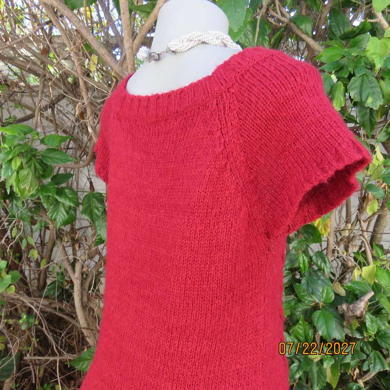 BSLQ red wool-acrylic knit long scooped neck top size 36. Unique pockets.