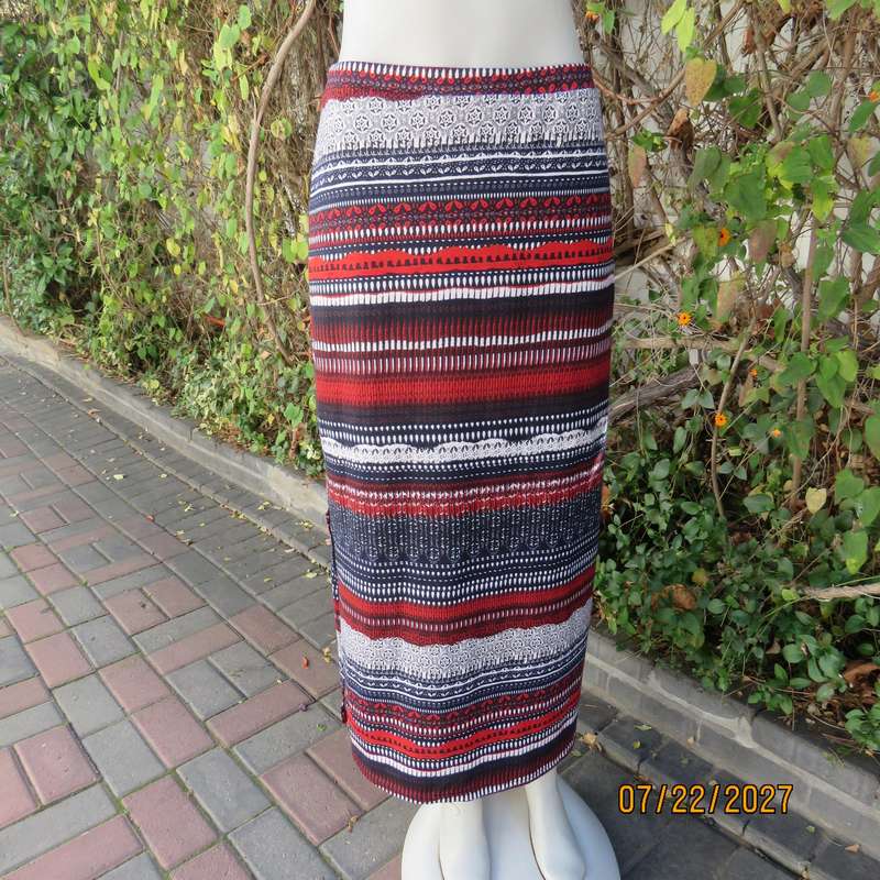 Horizontal patterned red-white-navy woven polyester maxi skirt. Size 42.