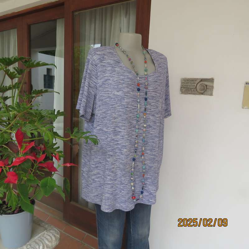 DAVID JONES size 46-48 stretch polycotton mottled navy-white T-Shirt with short sleeves.As new