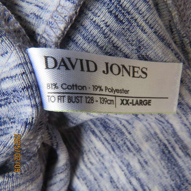 DAVID JONES size 46-48 stretch polycotton mottled navy-white T-Shirt with short sleeves.As new