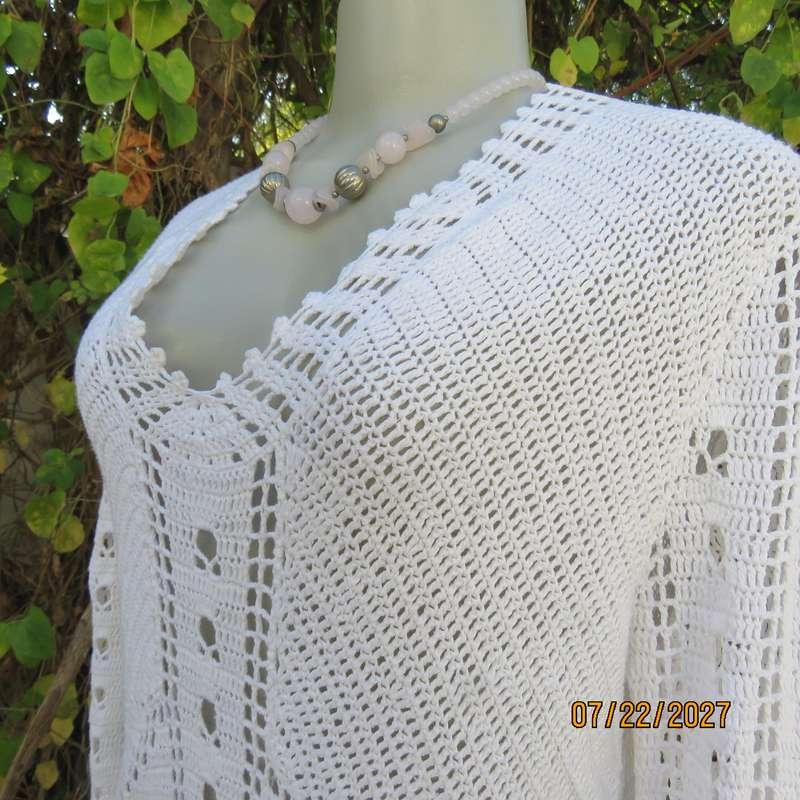 QUEENSPARK white crochet long sleeve top in cotton yarn. Size 38.