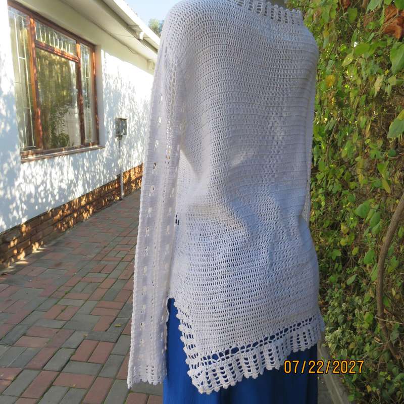 QUEENSPARK white crochet long sleeve top in cotton yarn. Size 38.