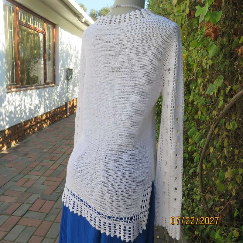 QUEENSPARK white crochet long sleeve top in cotton yarn. Size 38.
