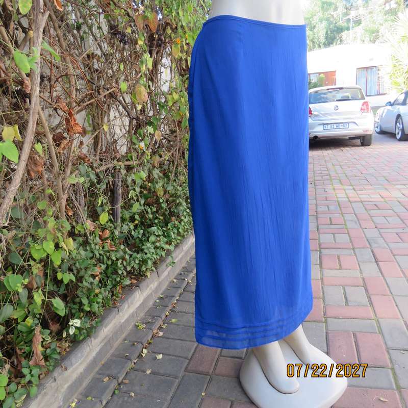 DONNA CLAIRE luxury fully lined maxi skirt size 44. Tucked seam decoration border. Royal blue