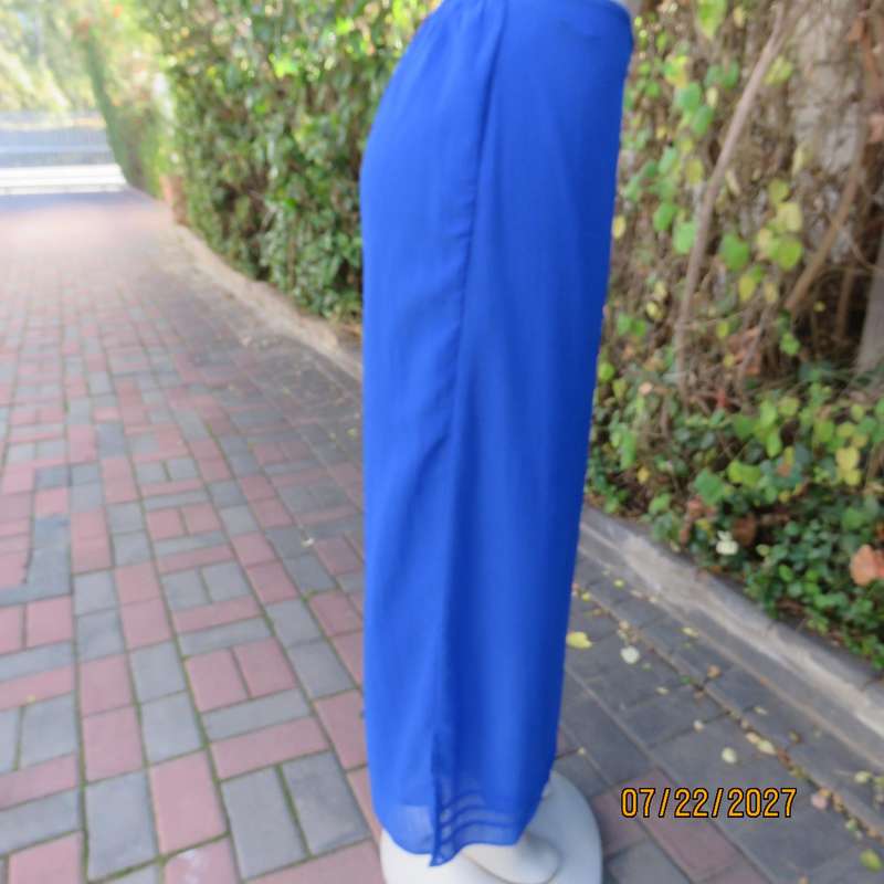 DONNA CLAIRE luxury fully lined maxi skirt size 44. Tucked seam decoration border. Royal blue