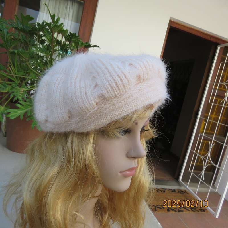 Winter winner. Rich cream acrylic knit beret-cap with mohair look. Stretch.Warm inner.New