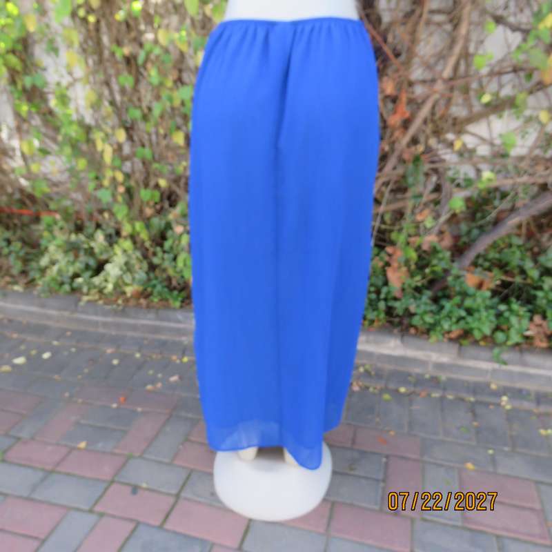 DONNA CLAIRE luxury fully lined maxi skirt size 44. Tucked seam decoration border. Royal blue