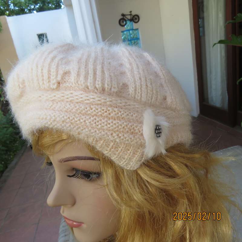 Winter winner. Rich cream acrylic knit beret-cap with mohair look. Stretch.Warm inner.New