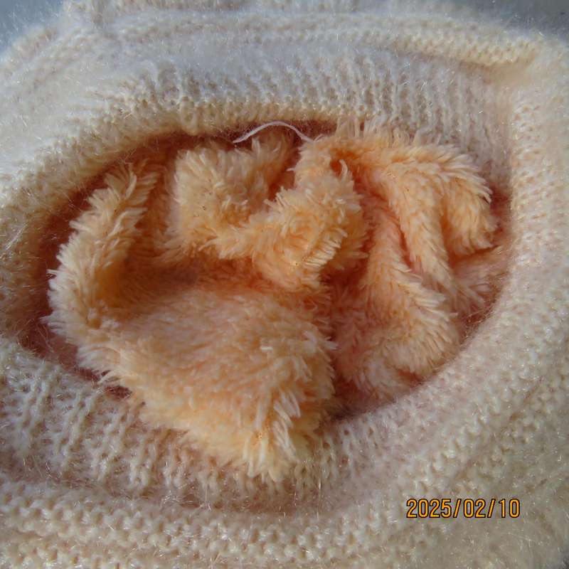 Winter winner. Rich cream acrylic knit beret-cap with mohair look. Stretch.Warm inner.New