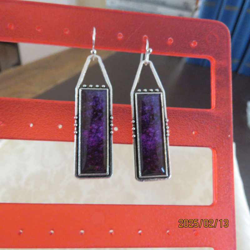 Silvery bohemian style rectangular earrings in marble purple colour. New item.