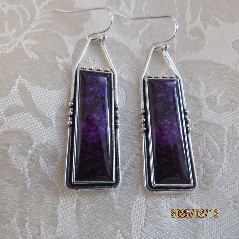 Silvery bohemian style rectangular earrings in marble purple colour. New item.