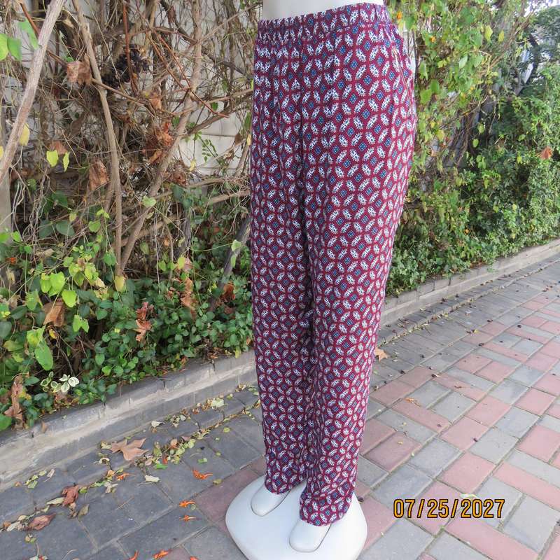 DONNA CLAIRE 100% viscose comfy maroon with blue-white print. Size 42