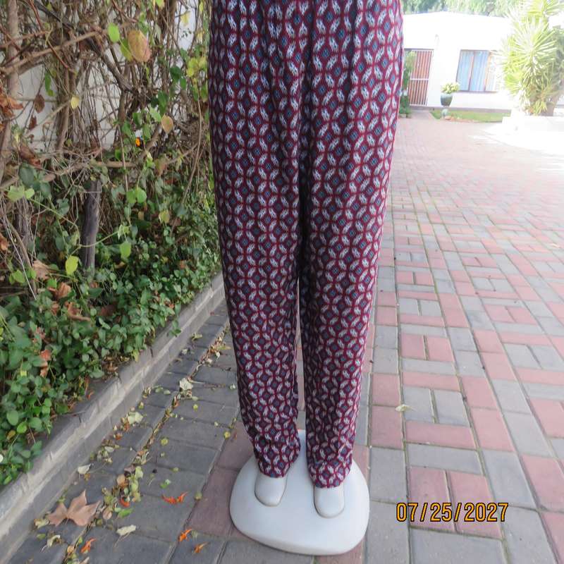 DONNA CLAIRE 100% viscose comfy maroon with blue-white print. Size 42