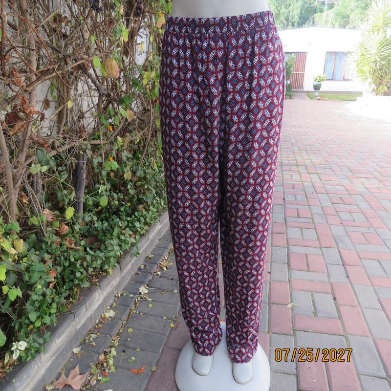 DONNA CLAIRE 100% viscose comfy maroon with blue-white print. Size 42