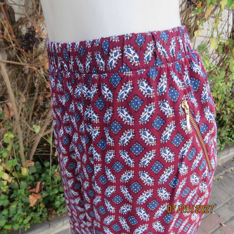 DONNA CLAIRE 100% viscose comfy maroon with blue-white print. Size 42