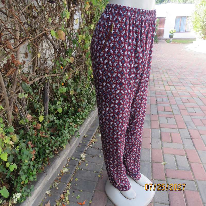 DONNA CLAIRE 100% viscose comfy maroon with blue-white print. Size 42