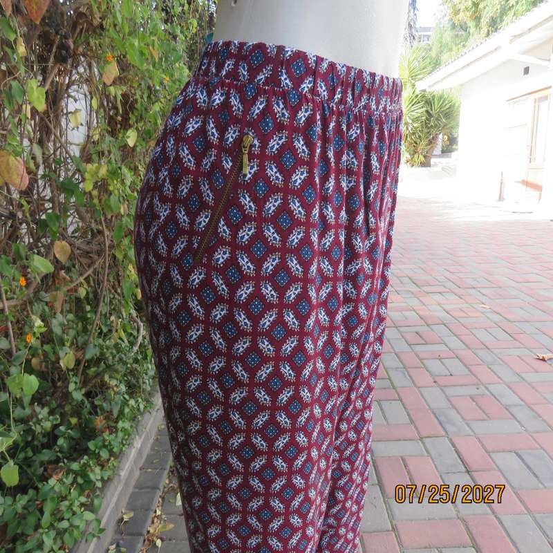DONNA CLAIRE 100% viscose comfy maroon with blue-white print. Size 42