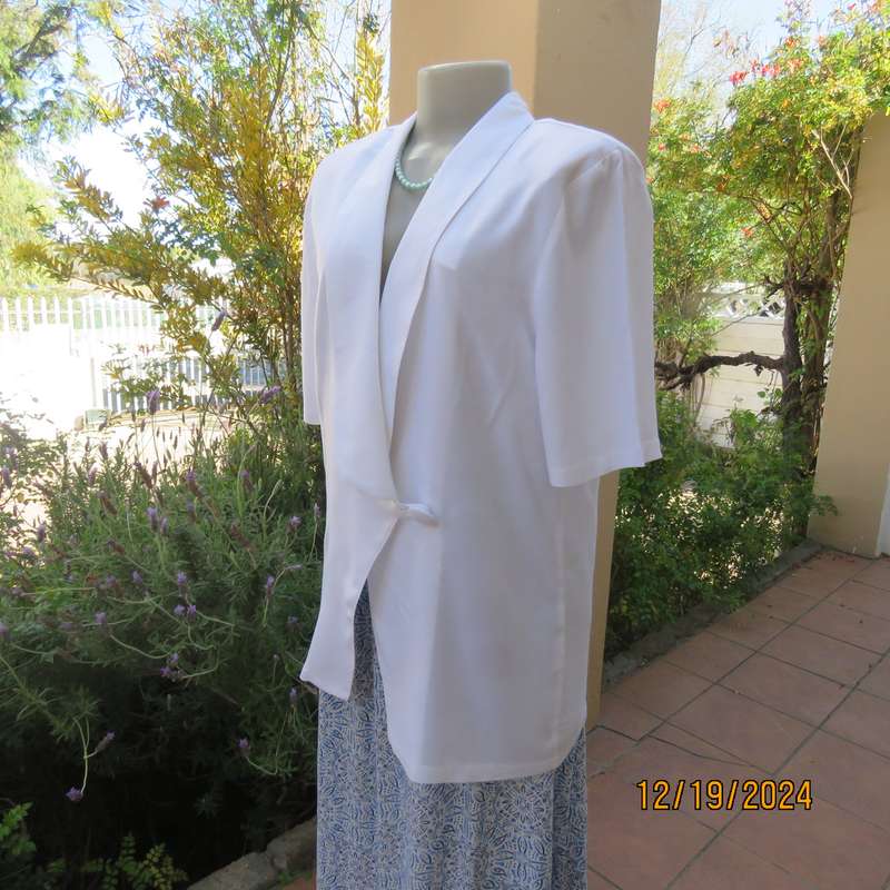 Charming cool white viscose fold over top/jacket closing with 1 button and loop.By GEORGE R size 38