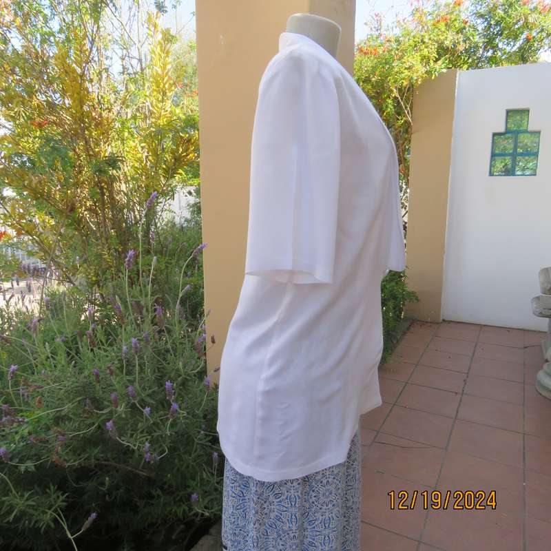Charming cool white viscose fold over top/jacket closing with 1 button and loop.By GEORGE R size 38
