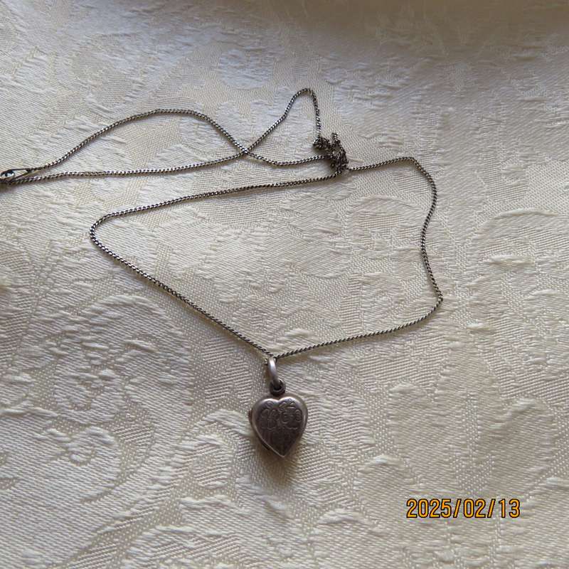 Fabulous silver 925 heart pendant and chain. With marking. Open heart. As new condition.