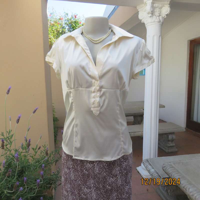 Best quality ZARA rich cream empire capped sleeve top. Polyester stretch. Size 36. Brand new cond.