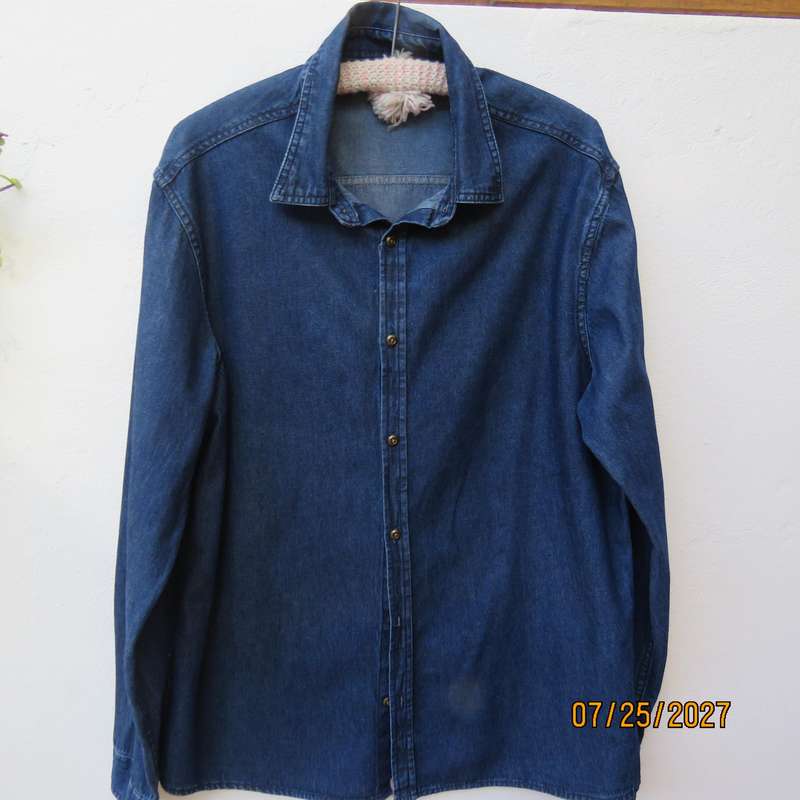 BnD79 blue denim long sleeve jean shirt in 100% cotton. Size Large.
