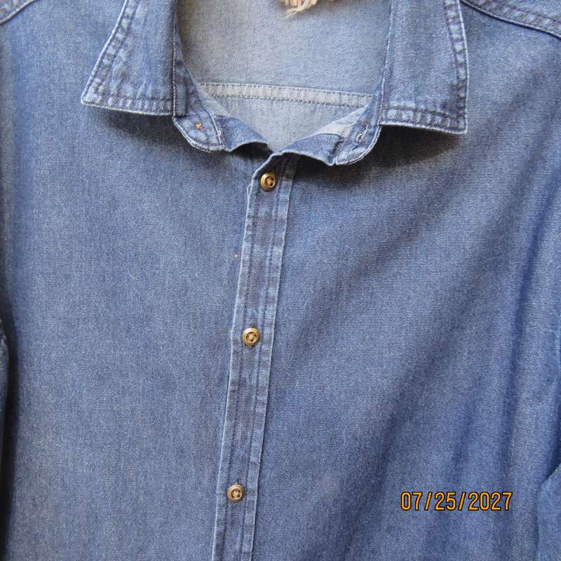 BnD79 blue denim long sleeve jean shirt in 100% cotton. Size Large.