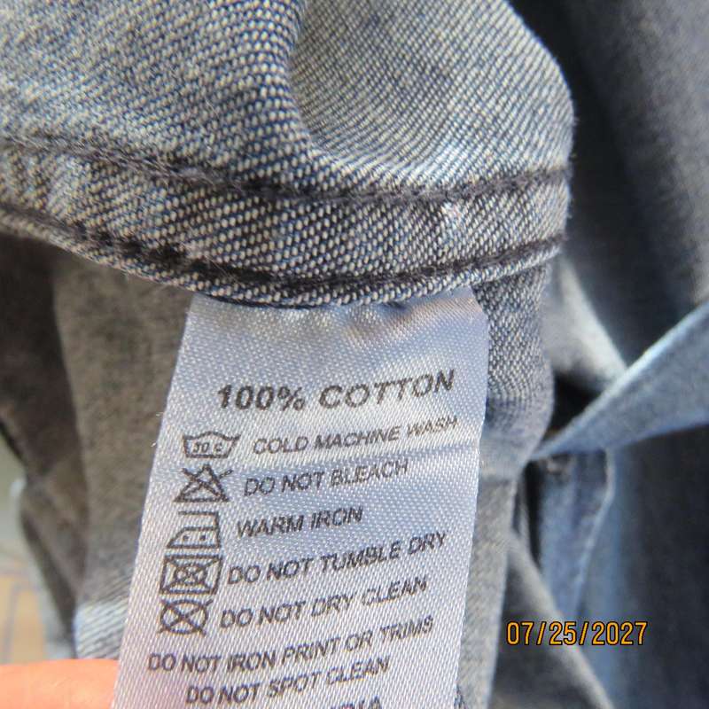 BnD79 blue denim long sleeve jean shirt in 100% cotton. Size Large.