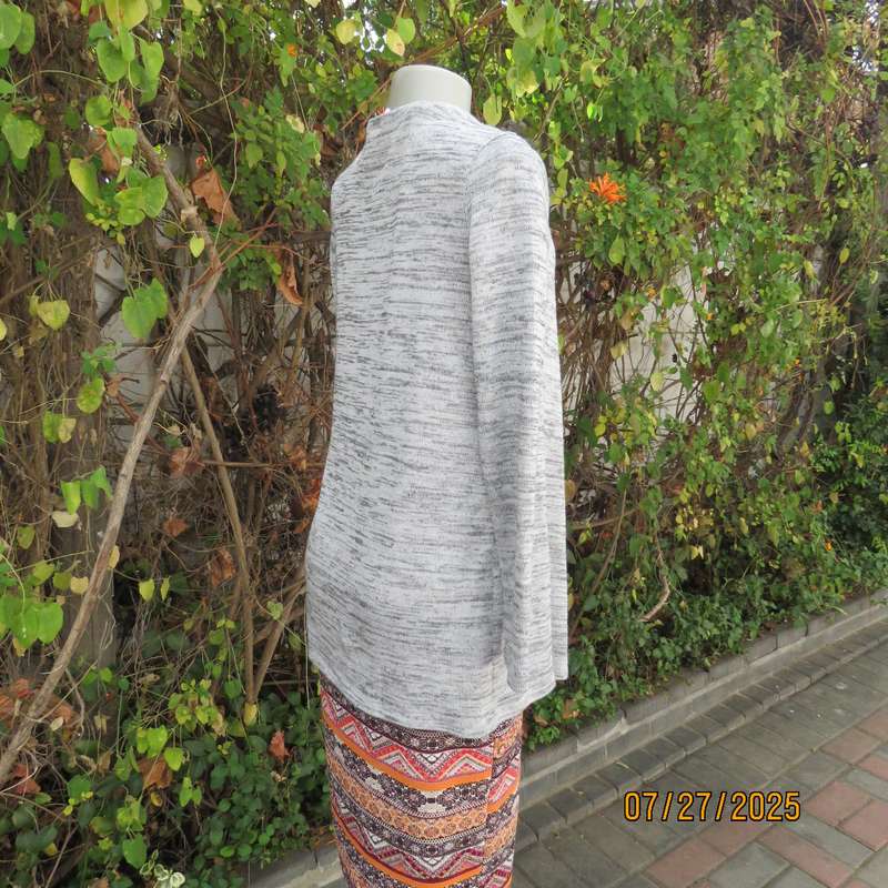 Grey mottled long sleeve waterfall style polyester stretch knit top size 36.